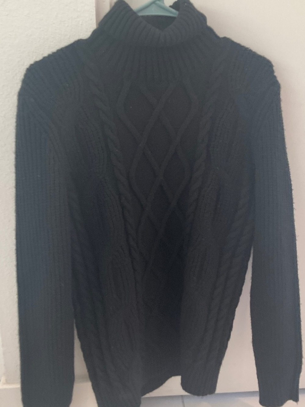 Express Cable Knit turtle neck Black. Size Small